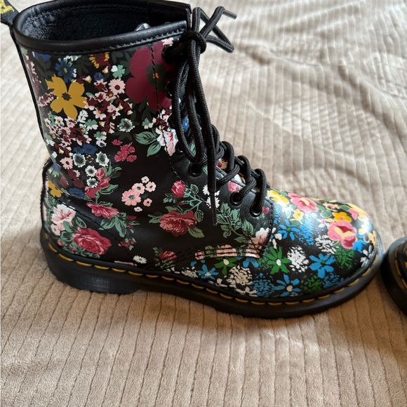 Dr. Martens Women's Floral Mash Up 1460 - Picture 6 of 7